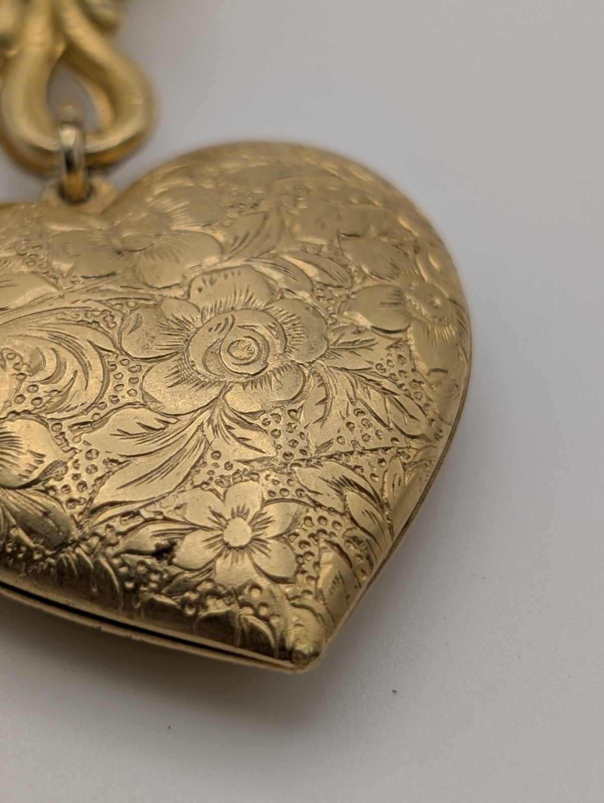 Vintage Floral Heart Locket Pendant 16″ Mariner Coffee Bean Link Chain
