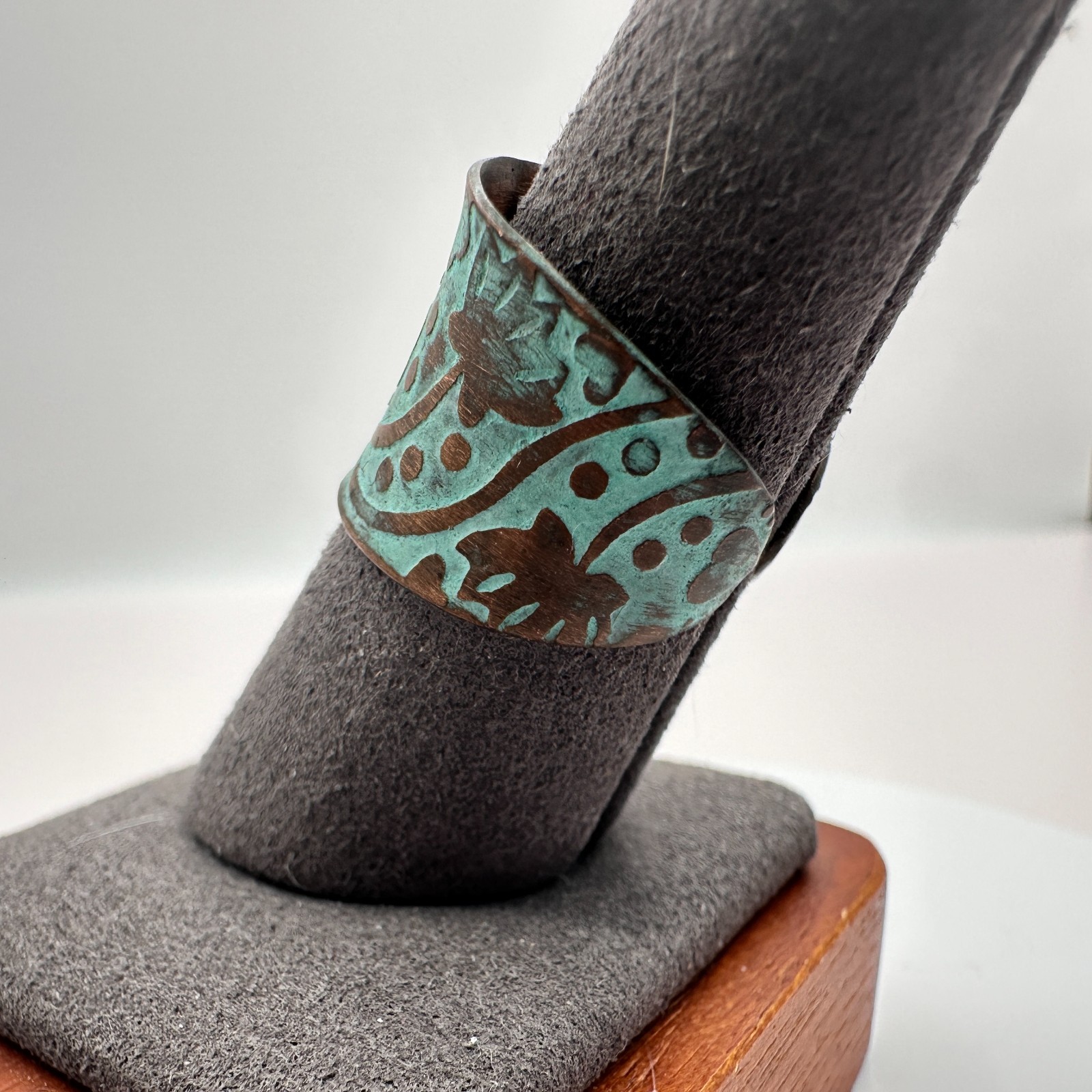 Vintage 80s Copper Floral Cuff Ring Verdigris Patina Classic Statement Jewelry