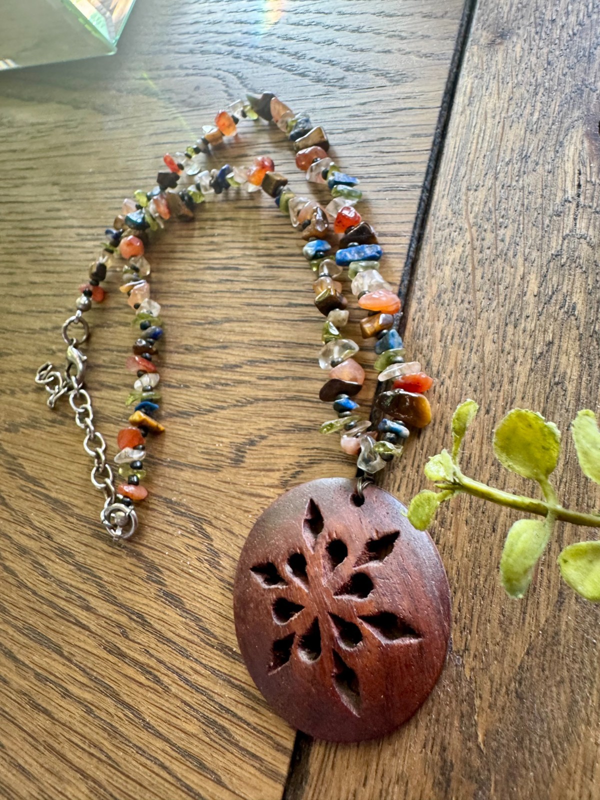 Vtg Multi Stone /Glass Beads & Wood Carved Round Pendant Boho Clasp Necklace