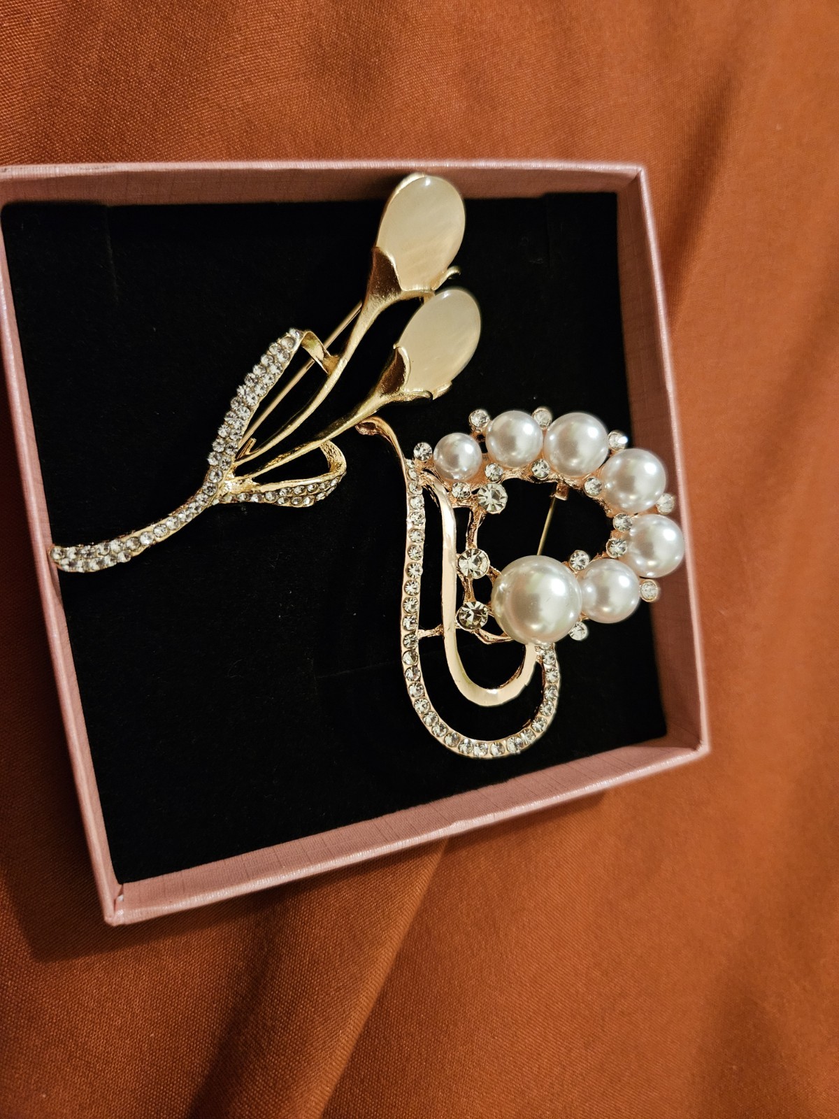 Pearl heart brooch and a tulip flower brooch,rhinestone and artificial pearls.
