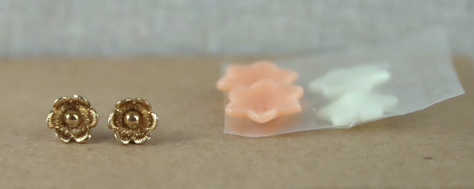 Vintage 1983 Avon Convertible Flower Pierced Earrings Coral & Ivory Colors w/Box