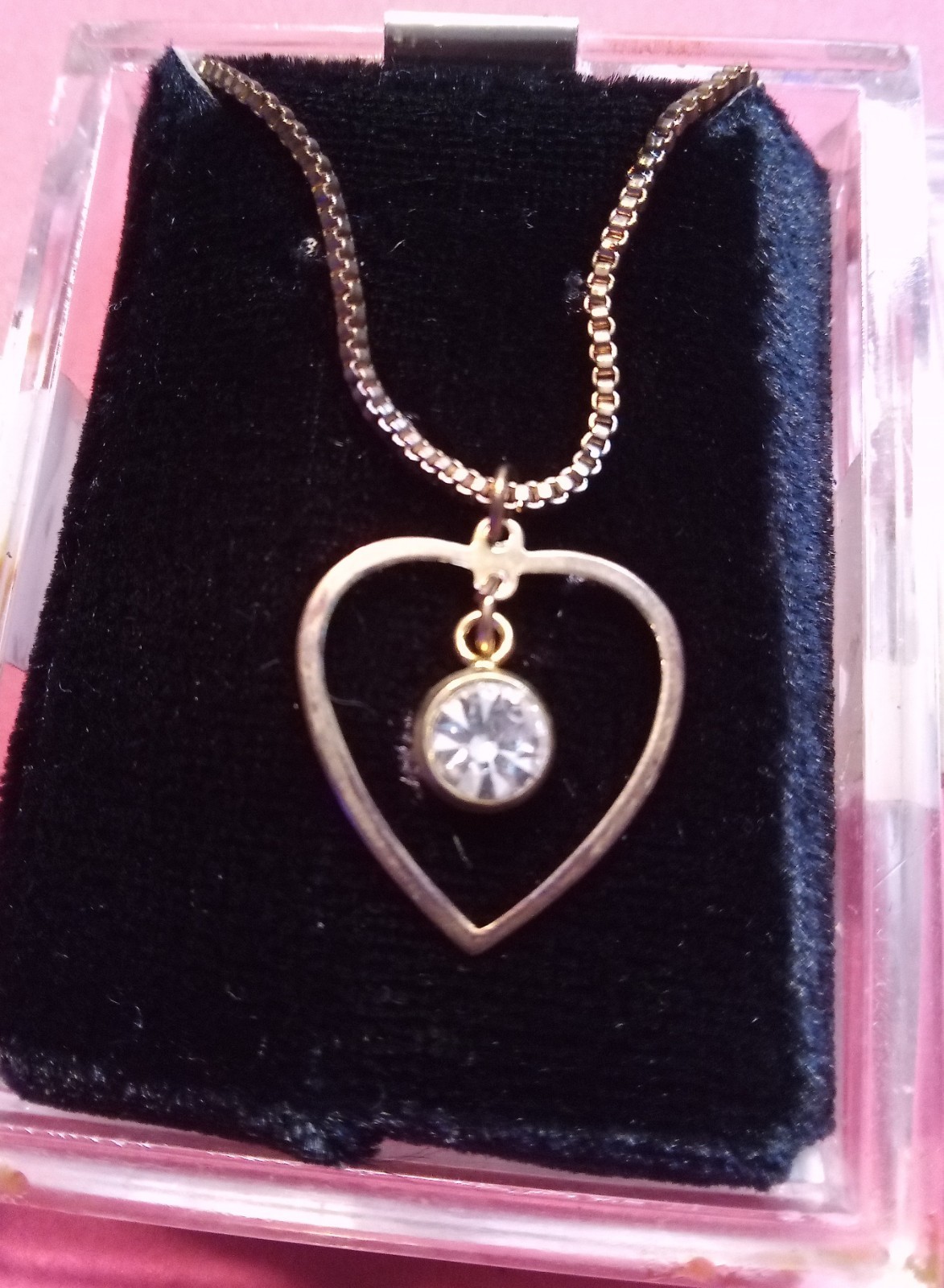 Vintage Women’s Costume Jewelry Gold-Toned Heart Shaped Necklace With Gem Stone