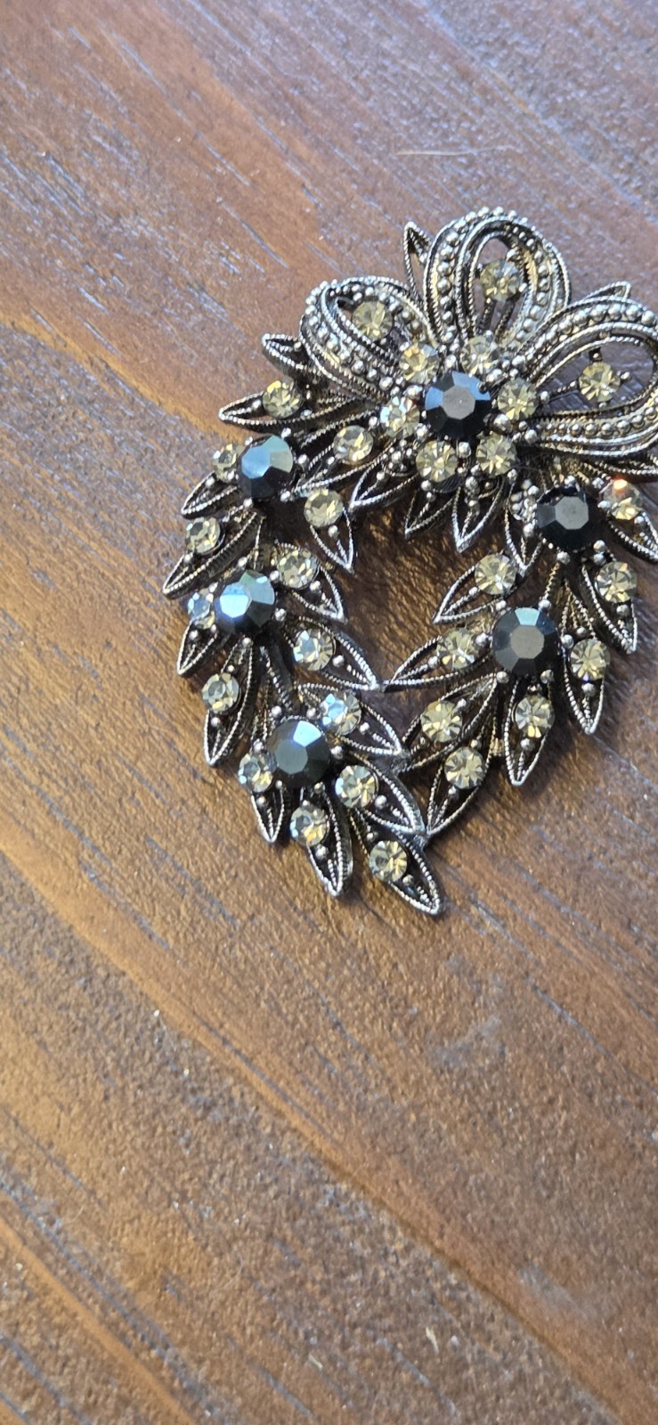 Vintage Juliana DeLizza Elster Wreath Brooch Smoky Gray Clear Rhinestone Pin DE