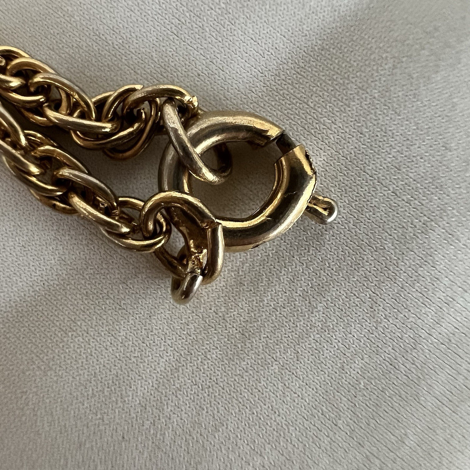 Vintage Gold Tone Ribbed Love Knot Pendant intertwine Necklace Chunky Rope Chain