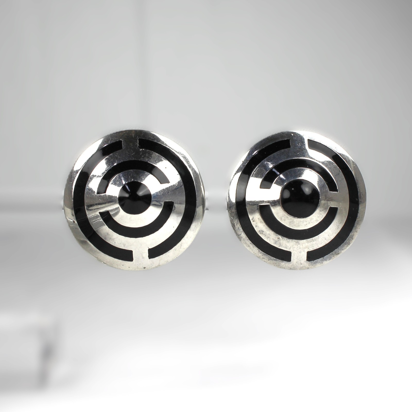 Vintage MCM Taxco Sterling Onyx Earrings Domed Cone Clip-on TC-243 1.5″ 21.4g