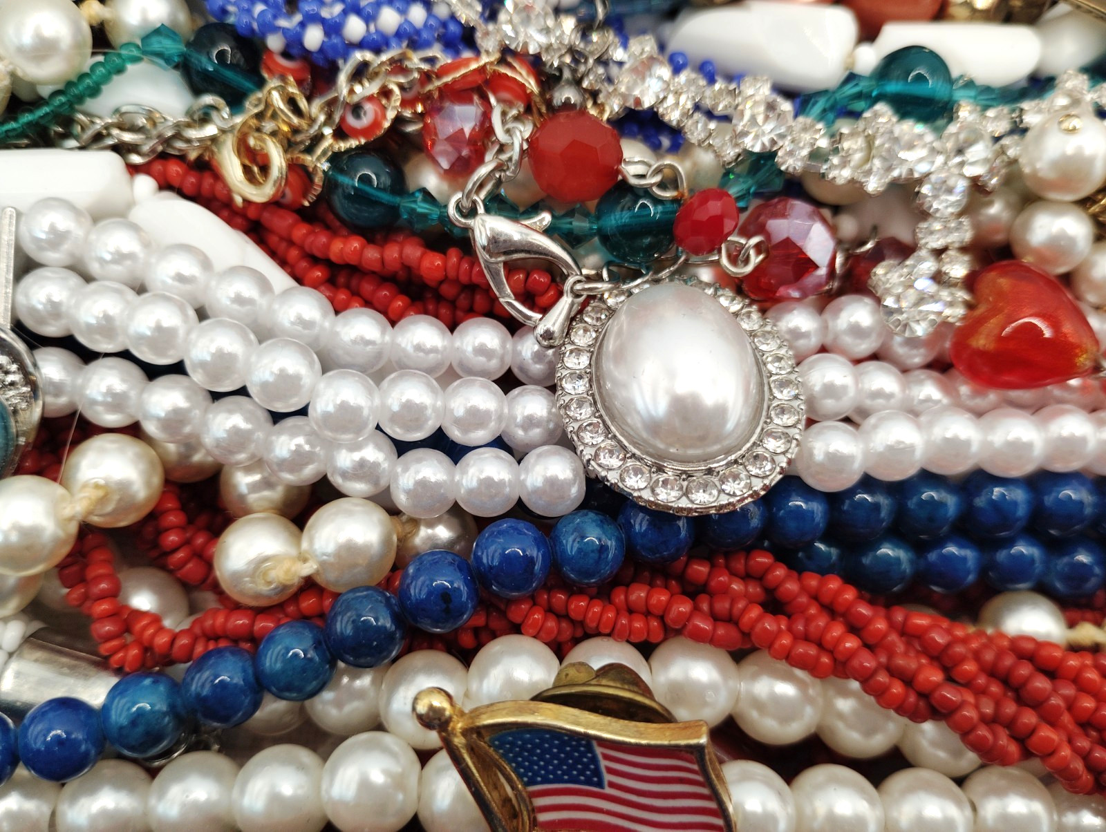 135 Vtg Wearable Pcs RED, WHITE & BLUE Patriotic Mixed Lot, FREE SHIP! Lot#681