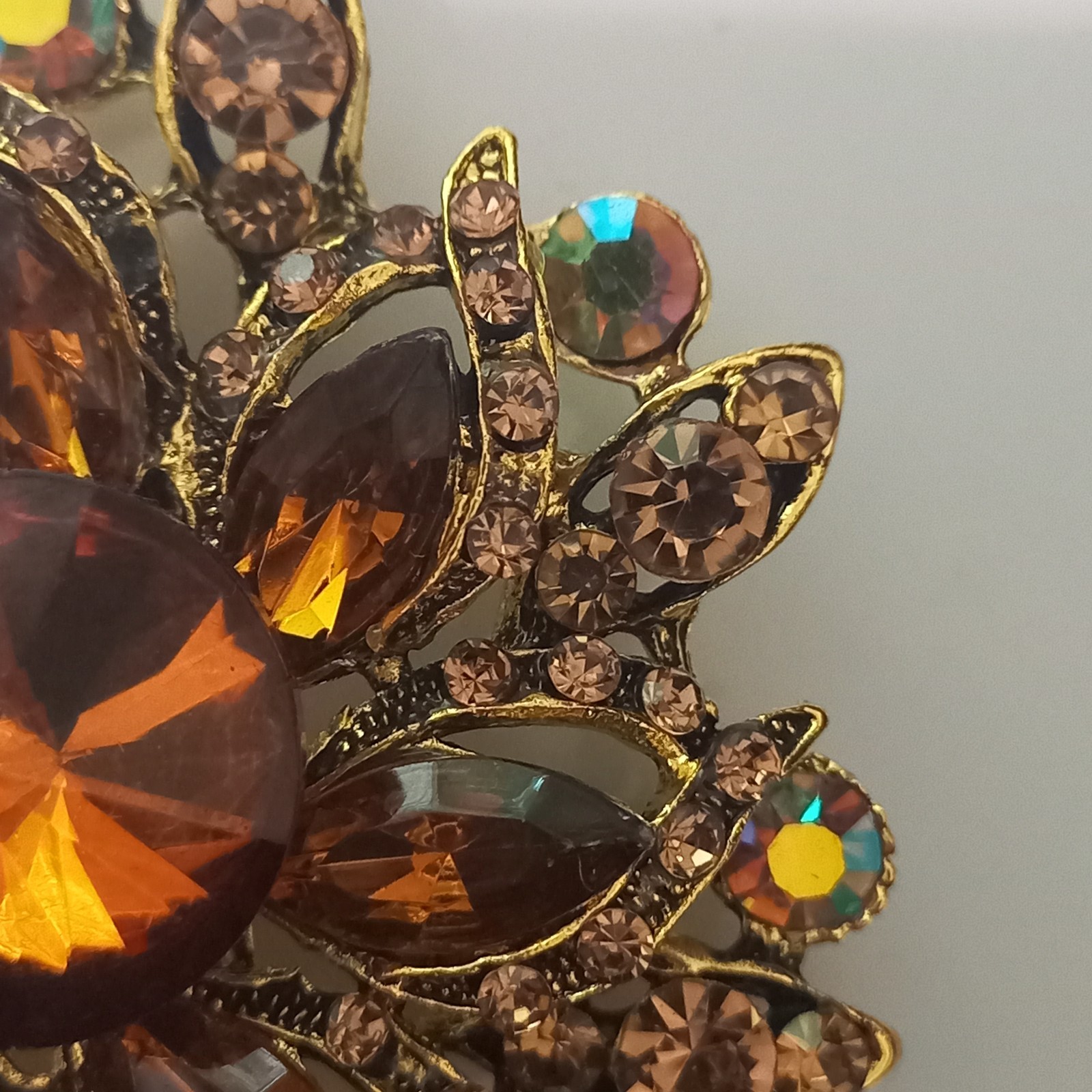 Vintage Amber Topaz Rhinestone Flower Brooch Unsigned 1960s-1980s Gold Tone Pin