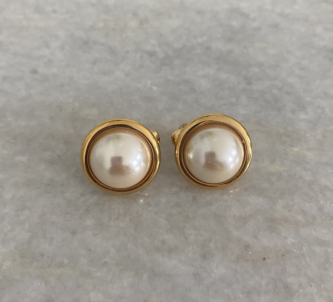 Vintage Napier Adjustable Clip On Faux Pearl Cream And Gold Earrings