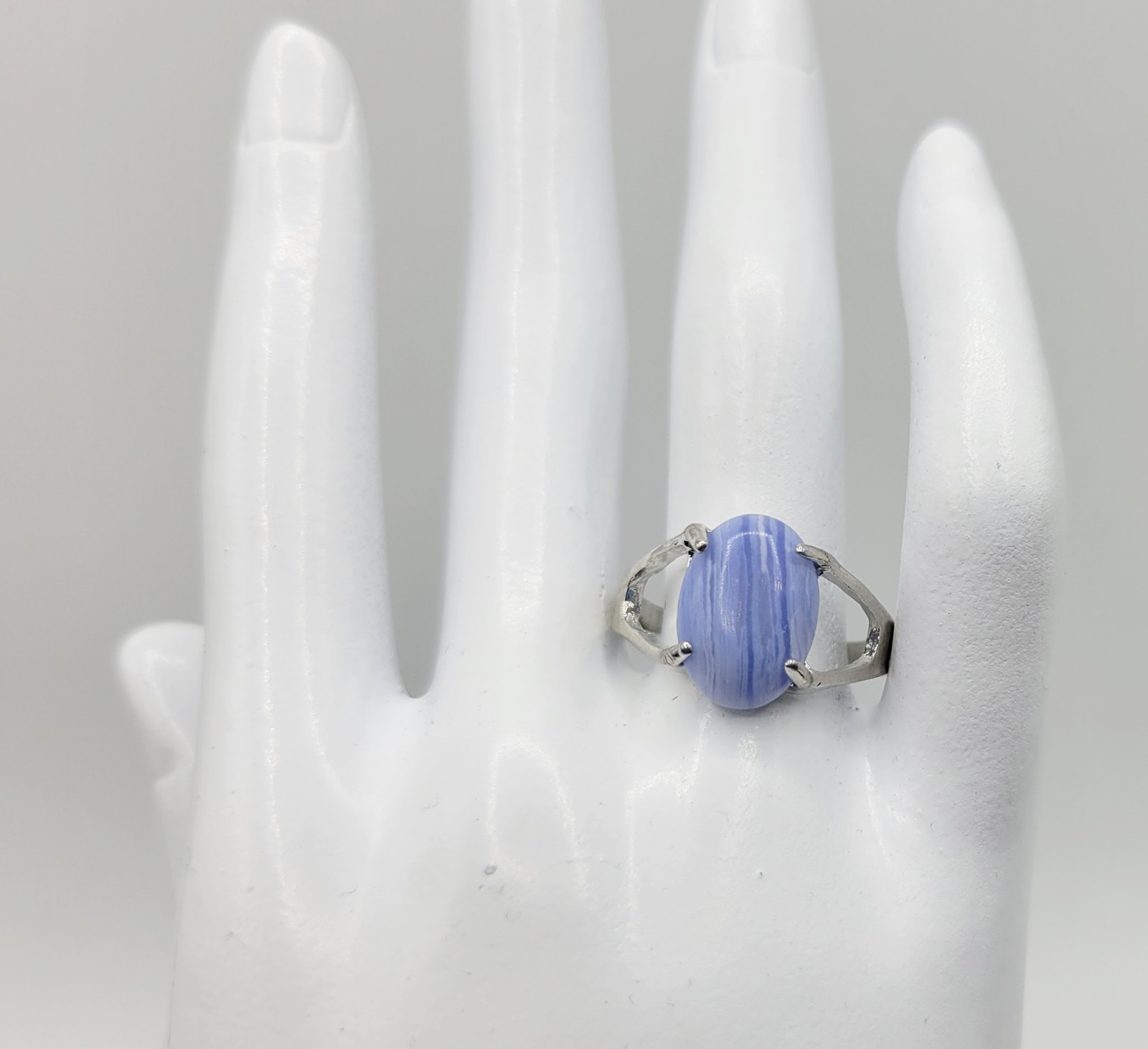 Women’s Silver Tone Oval Simulated Stone Blue Lavender Purple Ring Size 9.5