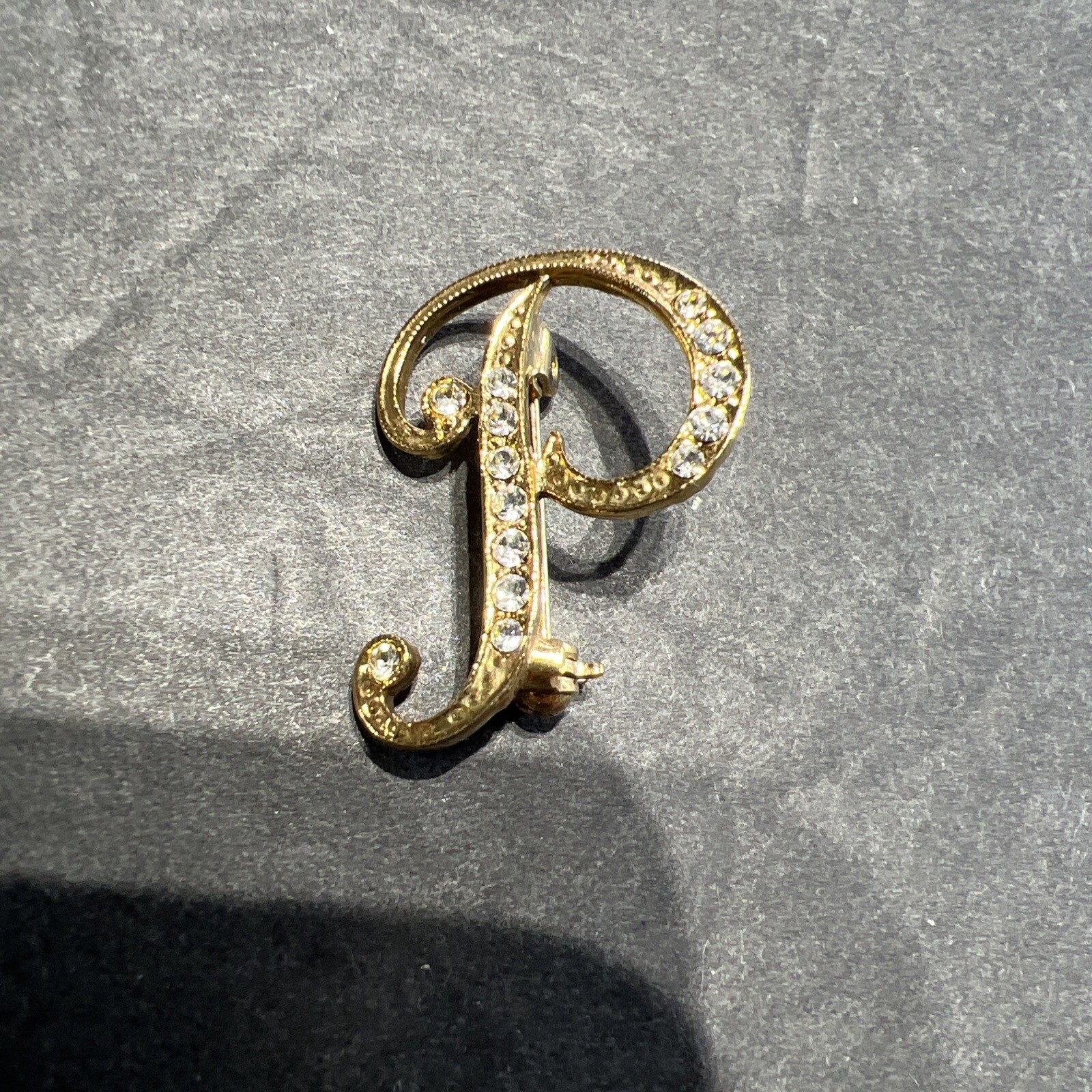 VTG Gold Tone Clear Pave Rhinestones LETTER INITIAL CURSIVE “P” BROOCH Lot 183
