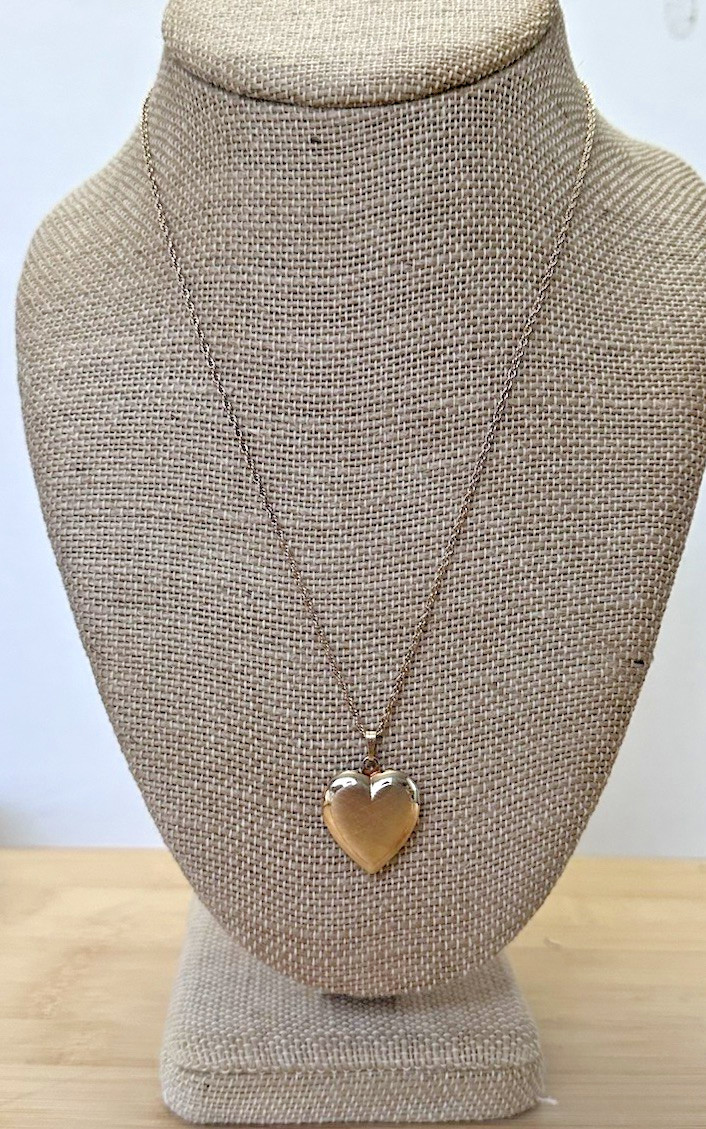 Vintage Legère Brushed Gold Tone Heart Locket 18” Necklace Pendant with Box NOS