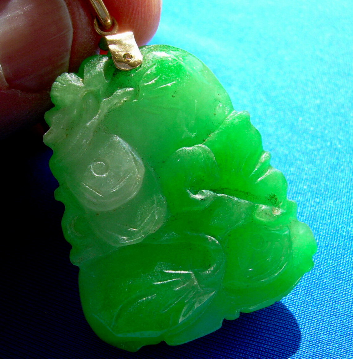 EARTH MINED Green Jadeite JADE semi translucent Pendant Lucky 18K GOLD Medallion
