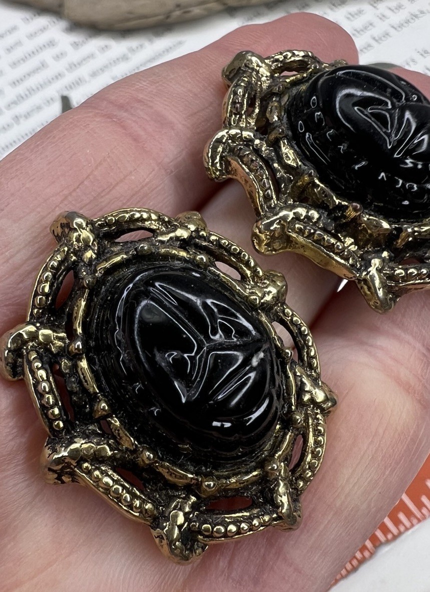 Vintage Oval Clip On Earrings Scarab & Brass Tone 60s Egyptian Revival Jewels 🖤