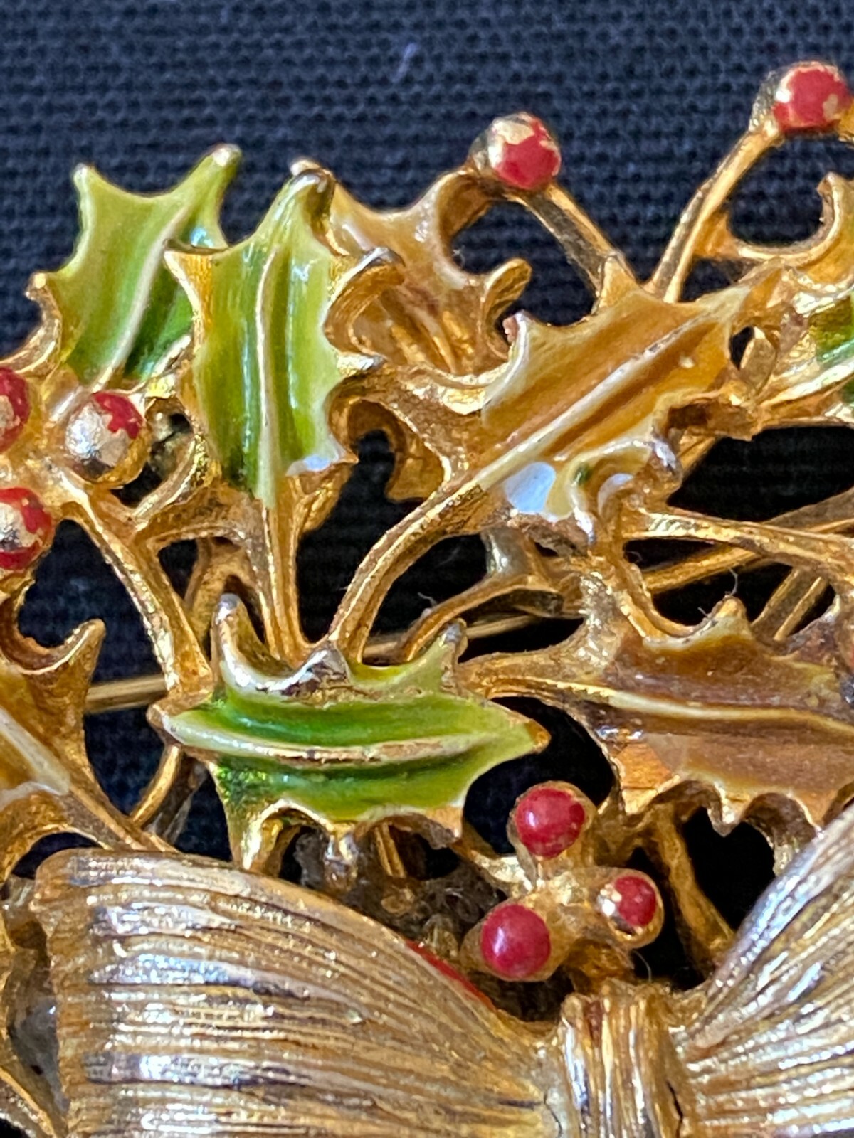 Vintage Weiss Christmas Enamel Holly Bow & Bells Pin – Damaged