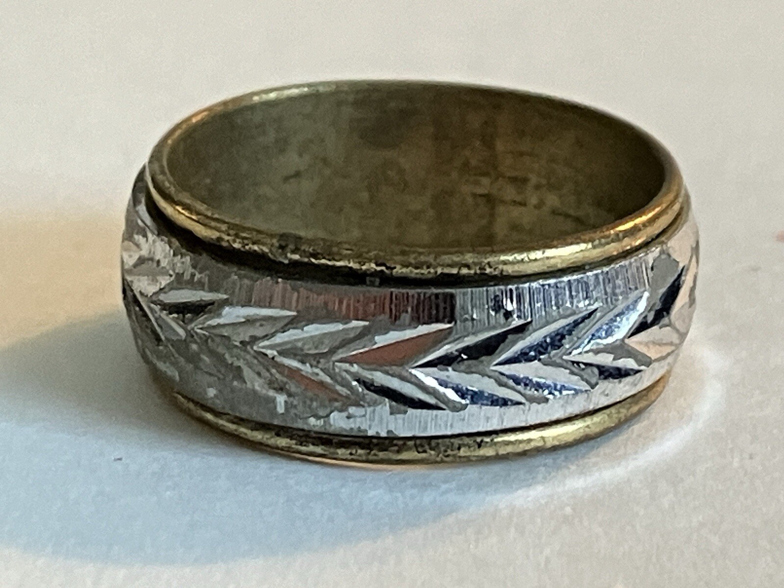 Vintage 18k HGE Stamped Gold Plated Band Ring Sz 6 3/4” Silver Tone Design