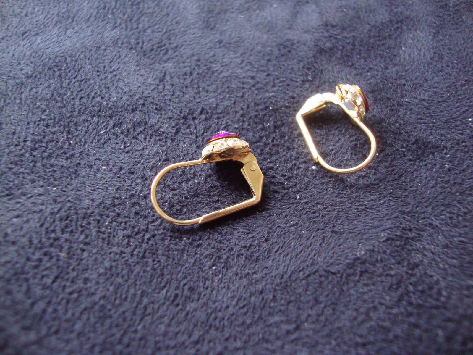 VINTAGE PETITE AUSTRIAN CRYSTAL PURPLE & CLEAR CLUSTER DROP GOLD TONE EARRINGS