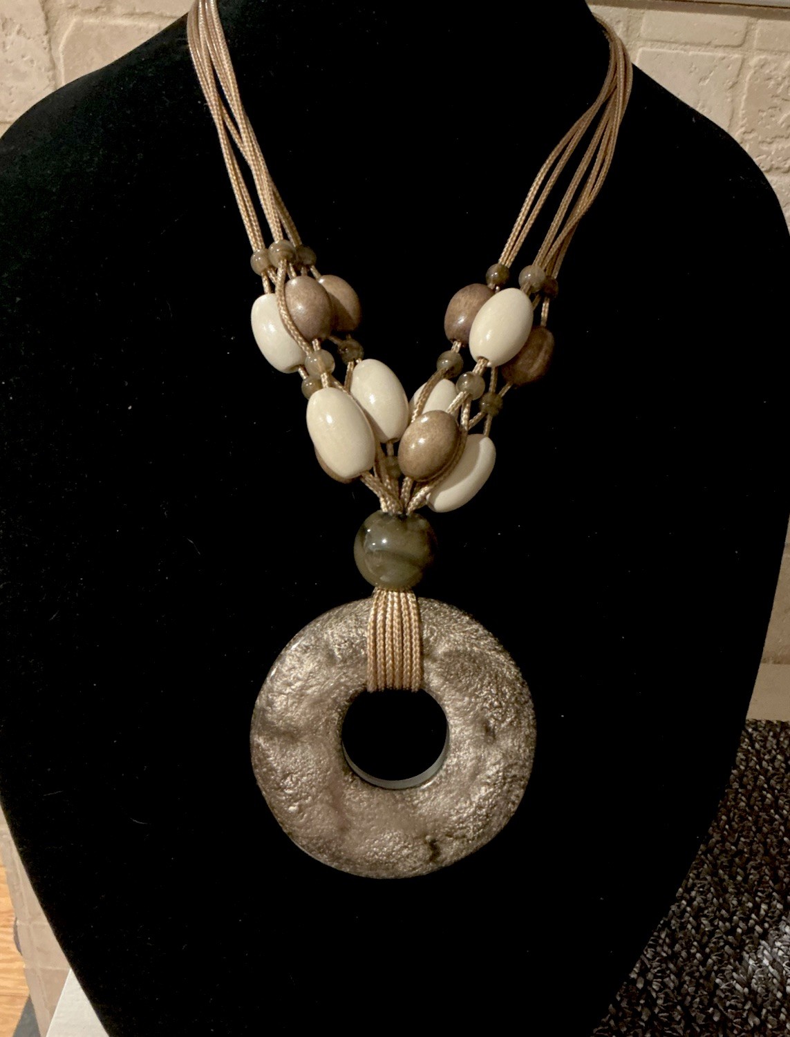 Modern Artisan Bold Multi-Strand Large Bead Resin Circle Pendant Necklace-EUC