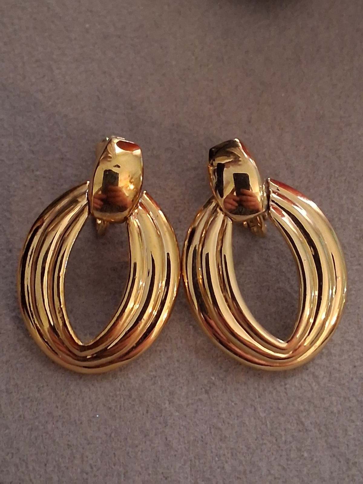Vintage triple ridge loop door-knocker adjustable clip-on earrings, gold-tone
