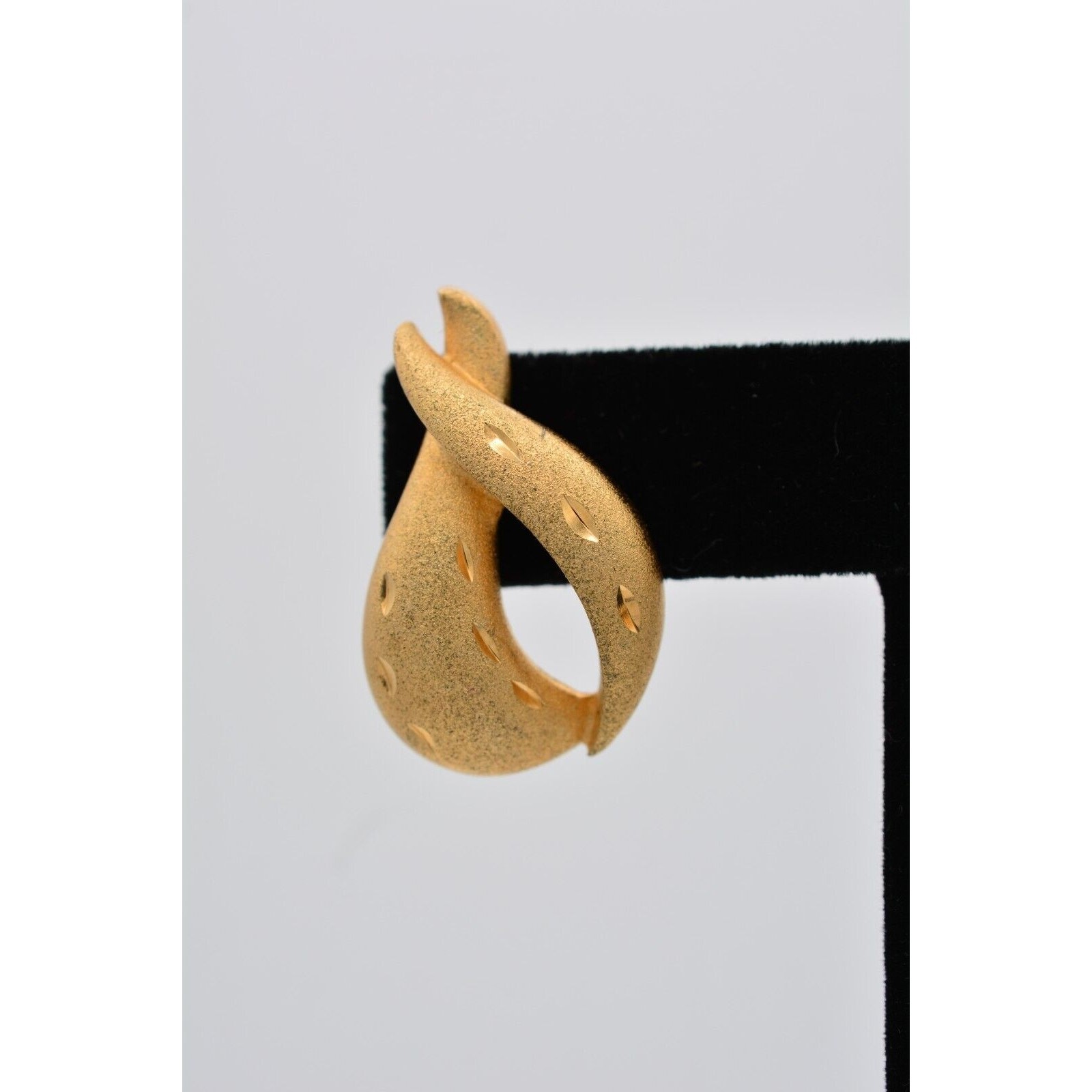 Vintage Dangle Pierced Earrings Drop Brushed Gold Matte Metallic Retro 80s BinAV