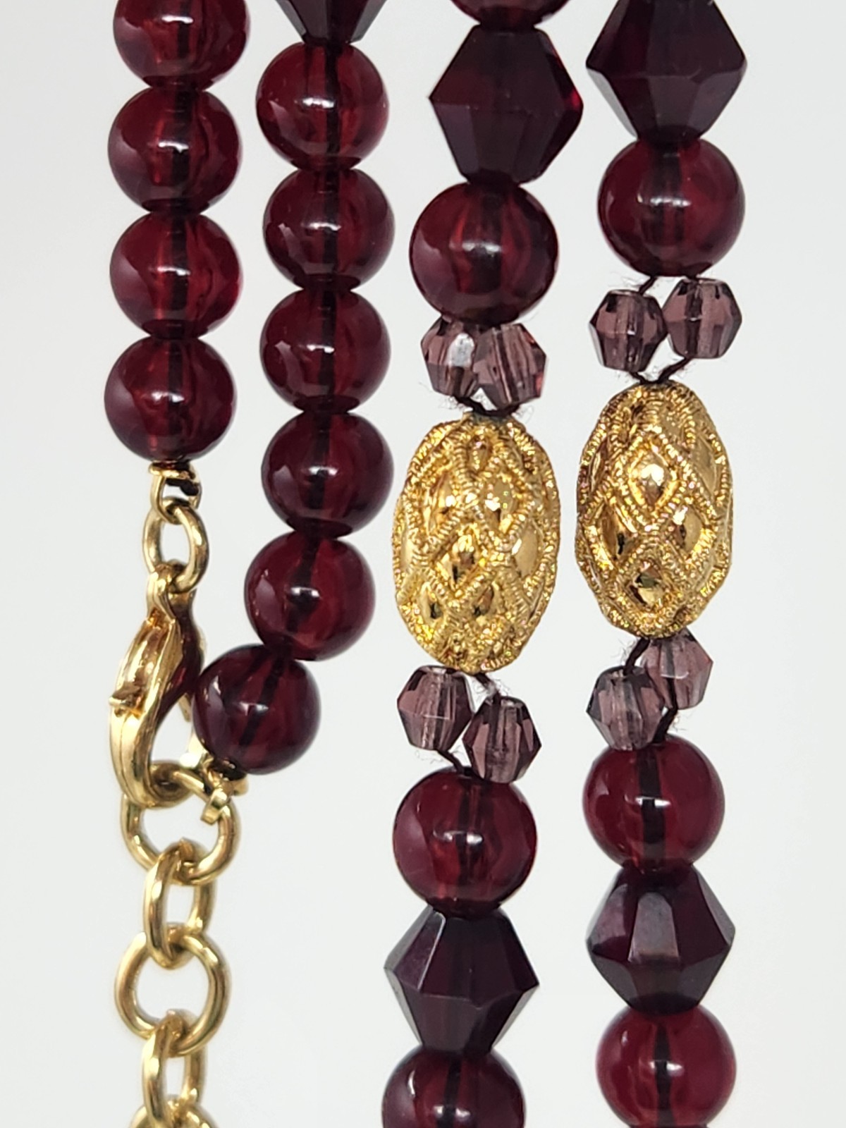 Red Lucite & Purple Faceted Glass Crystal Beaded Necklace Gold Tone Accents VTG