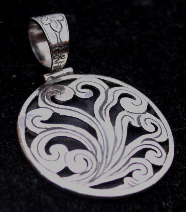 STERLING SILVER SCROLLED OPENWORK HINGED BAIL PENDANT BLACKENED BACK PLATE 10.8g