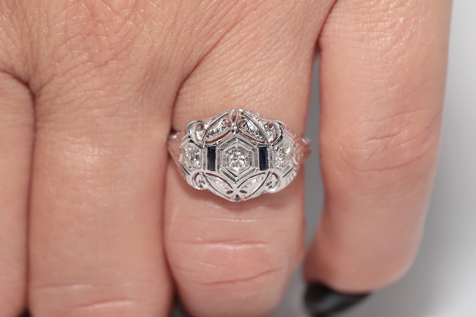 Antique Circa 1920s Art Deco 18k Gold Natural Diamond And Sapphire Ring