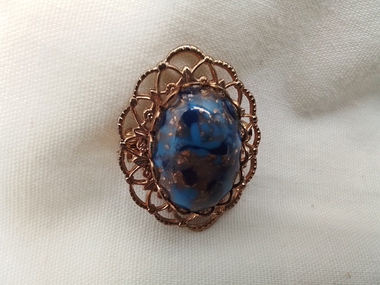 BLUE & GOLD FOIL ART GLASS CABOCHON SET IN FILIGREE FRAME VINTAGE ESTATE PIECE