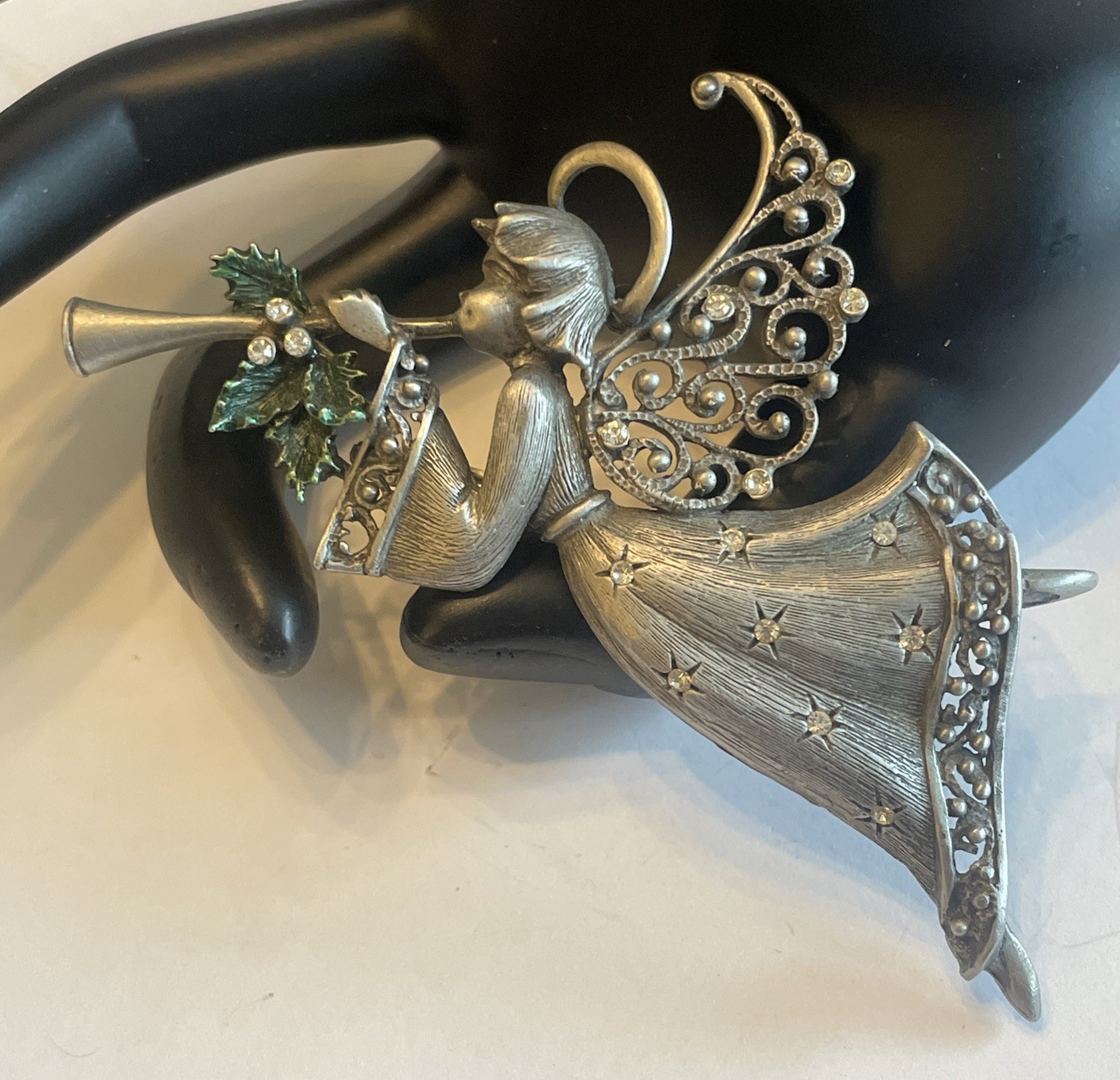 Vintage PewterTone SIGNED JJ TRUMPTING ANGEL BROOCH Horn Rhinestone & Holly R34
