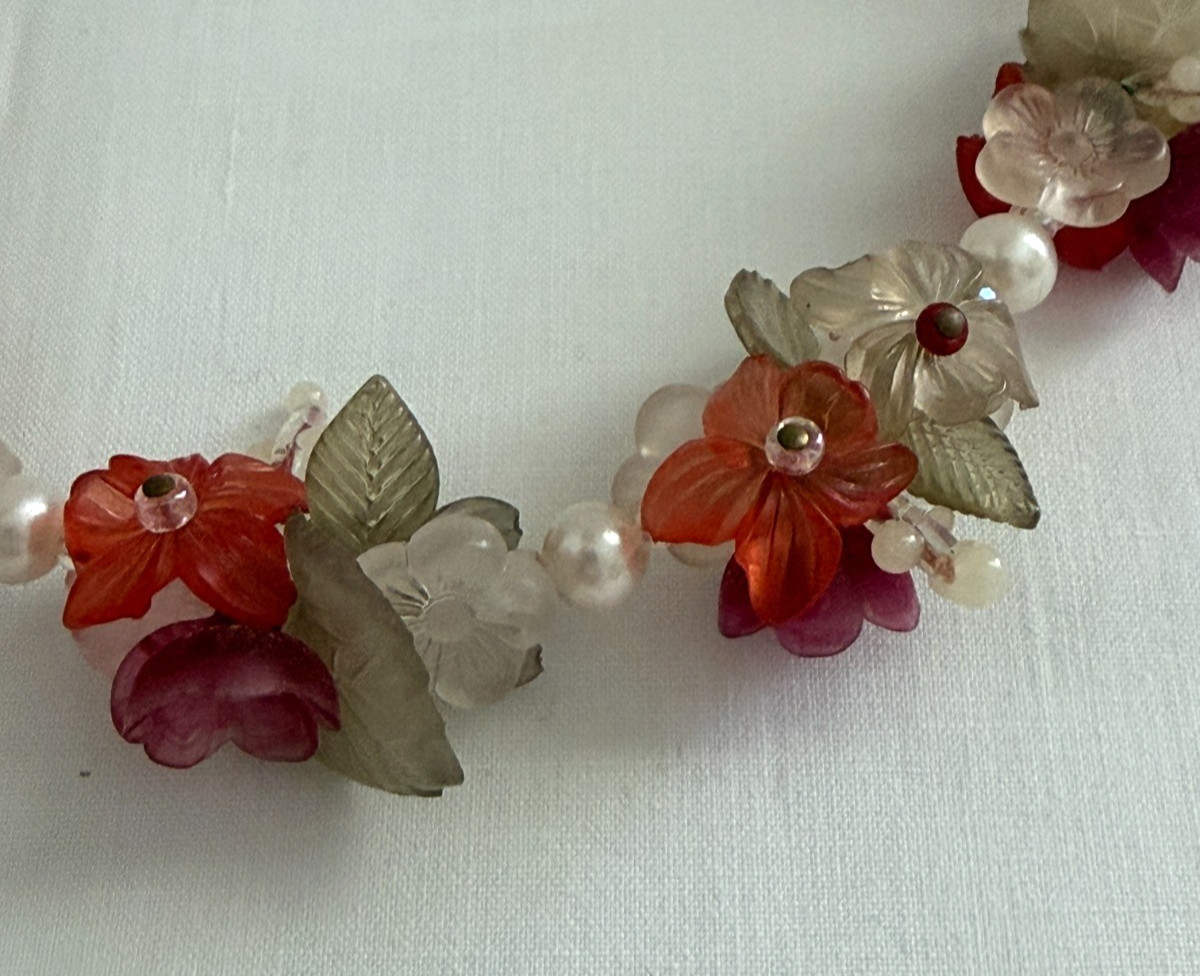 Vintage faux pearl bead plastic flowers leaves Necklace lightweight