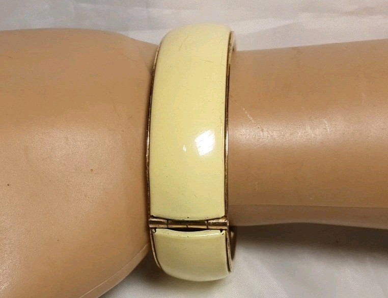 Bracelet Gold Tone Yellow Enamel Hinged Clasp With Safety Chain Oval Bangle Cuff