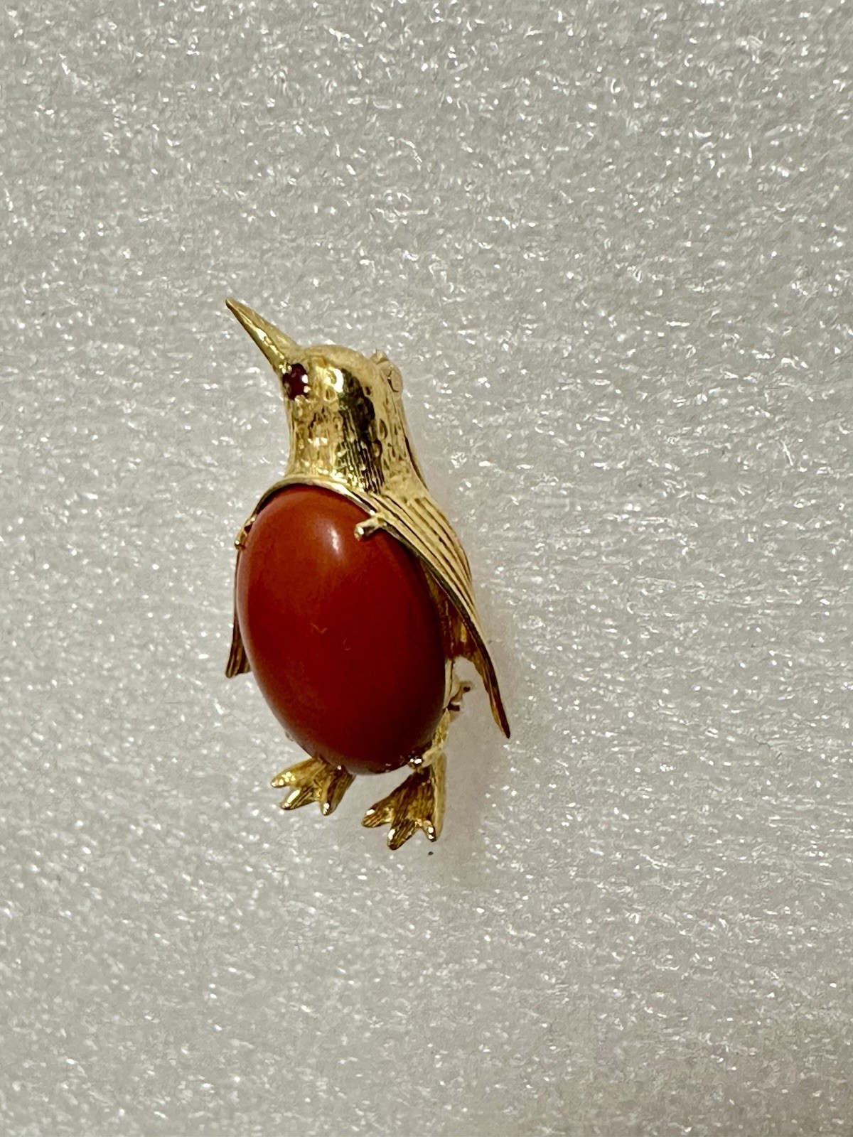 Vintage MERRIN 18K Yellow Gold Ruby Eye Penguin Brooch Pin Signed Orange Jasper