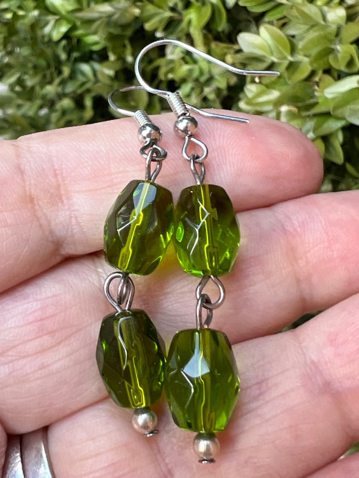 VINTAGE VIVID PERIDOT GREEN COLOR FACETED PASTE GLASS LONG DANGLE DROP EARRINGS