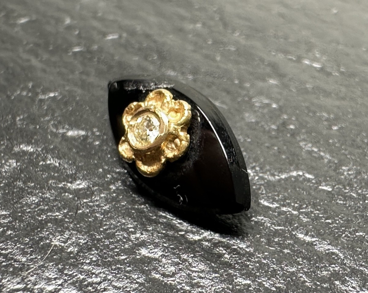 VINTAGE .5″ BLACK ONYX MARQUISE WITH 14K FLOWER & DIAMOND INSERT N328