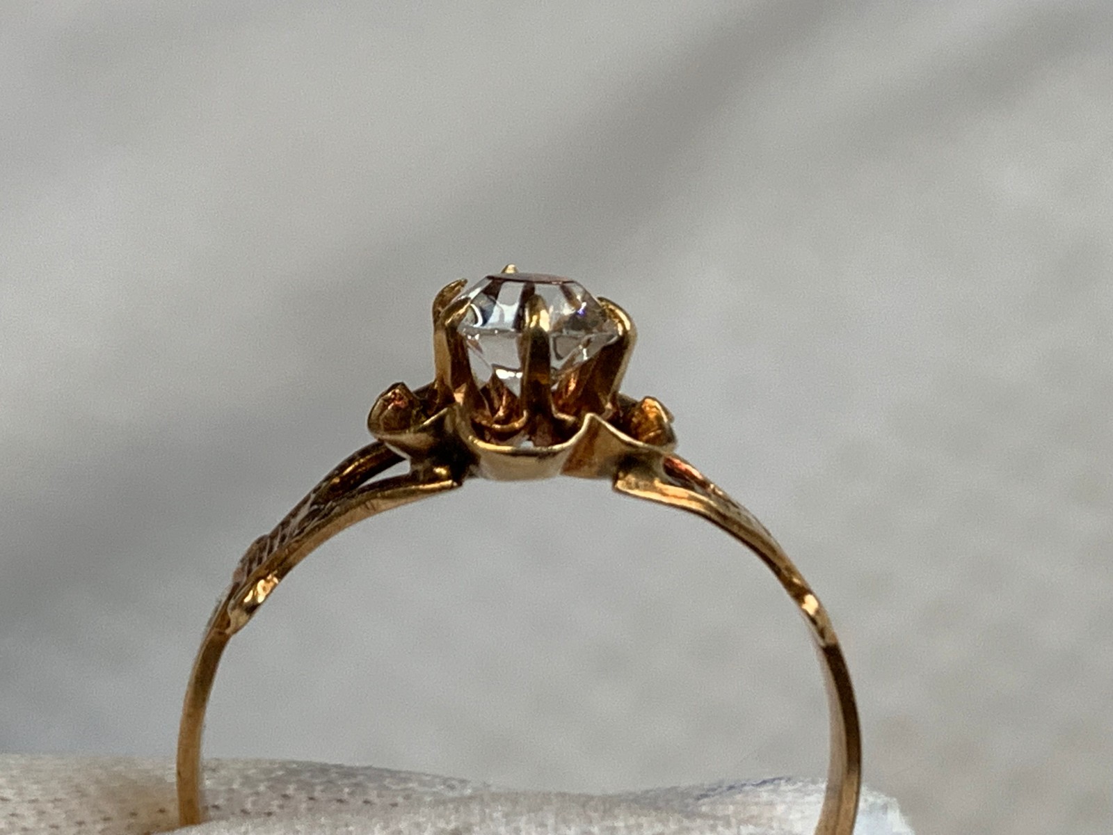 Vtg 14K Yellow Gold Ring 1.7g Fine Jewelry Size 7 Band Clear Round Stone *READ*