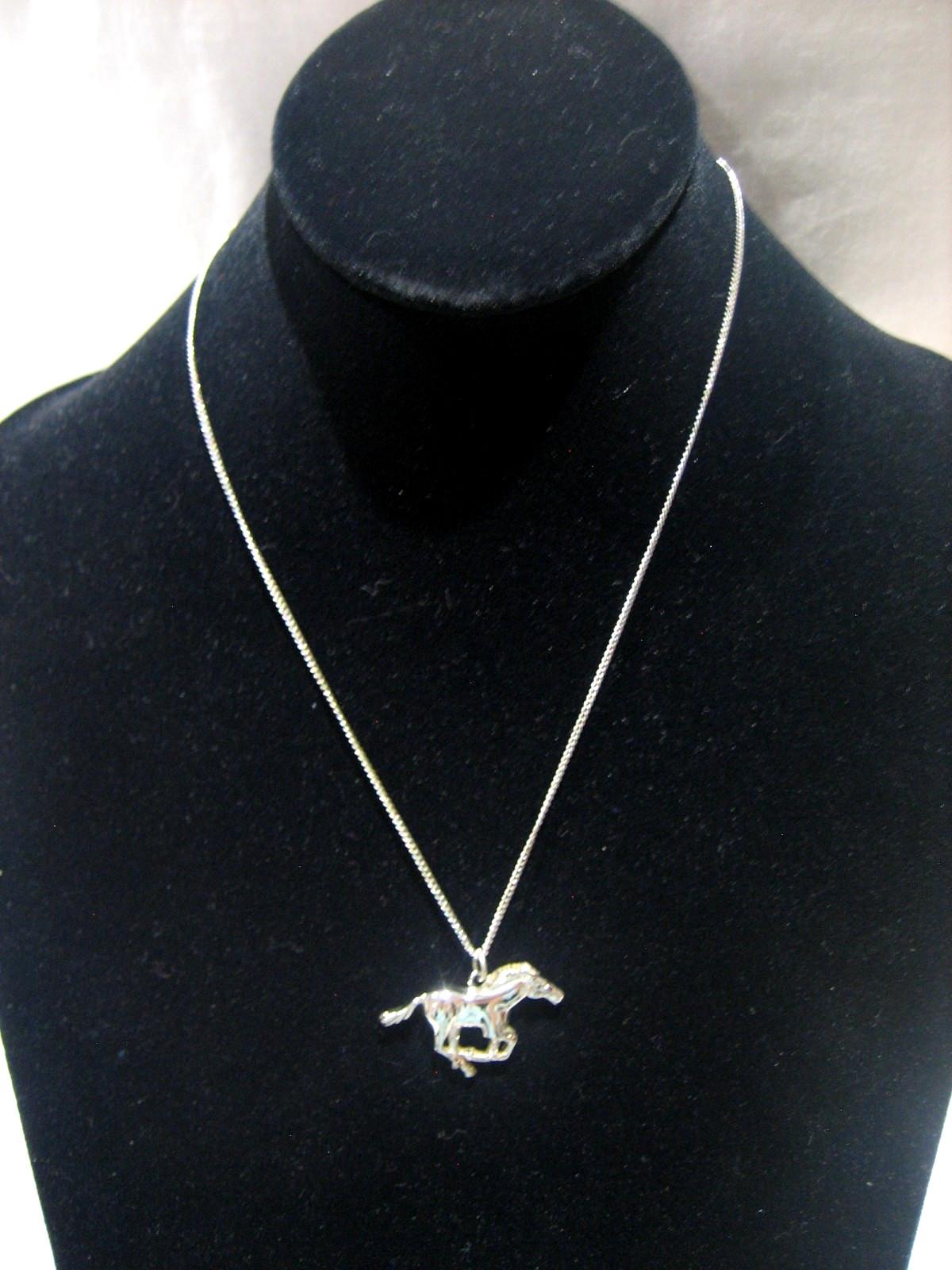 Vintage Avon Running Horse Pendant Silver Tone Necklace 18” Excellent Condition