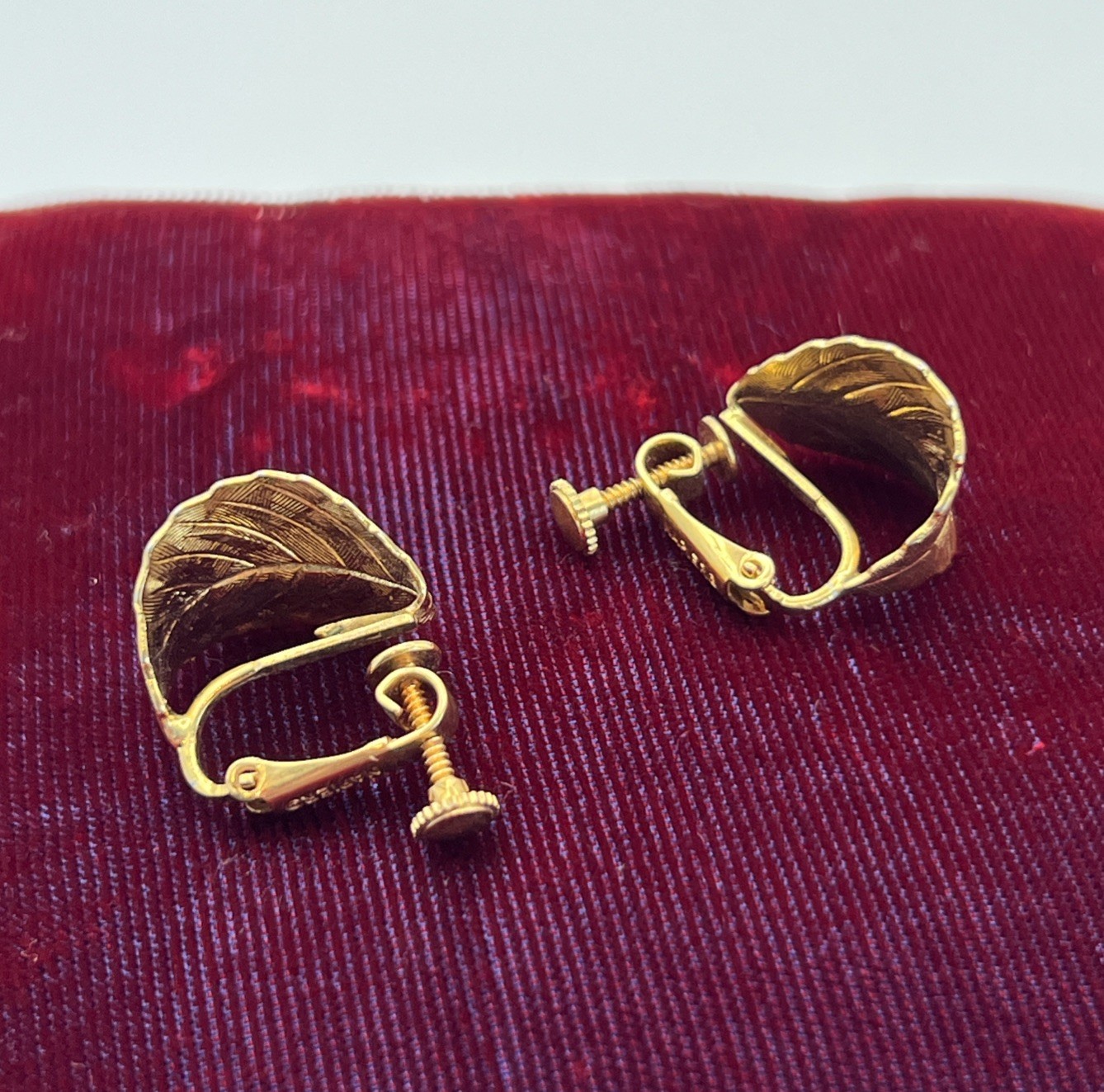 Vintage Napier Gold Tone Leaf Screw-Back & Clip-On Earrings Adjustable Signed