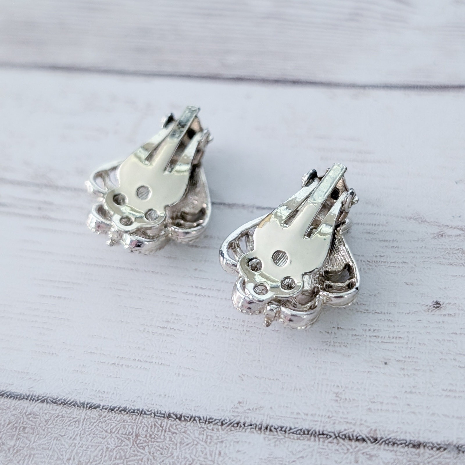 Vintage Clip On Earrings Very Light Gold Tone Stylish