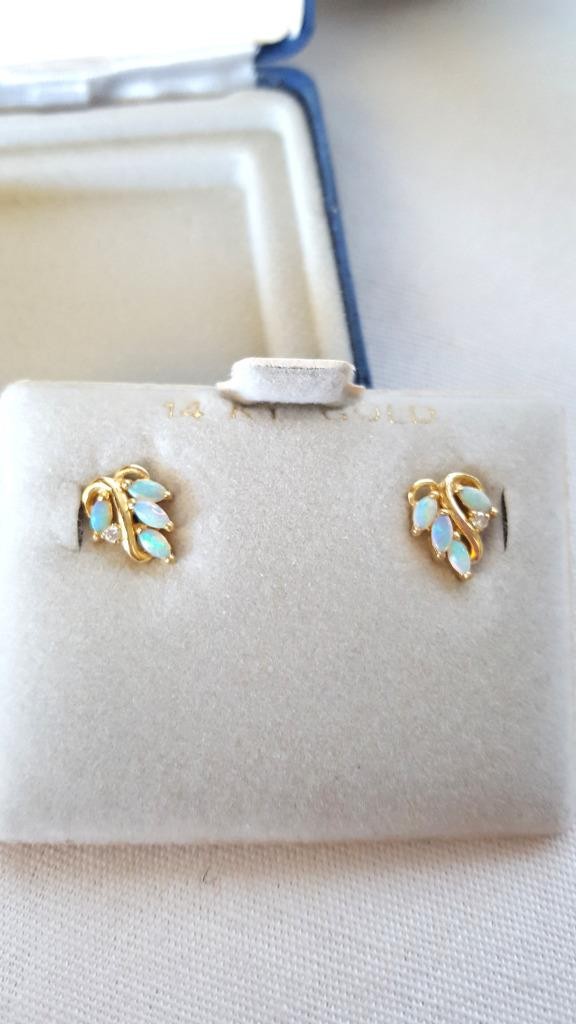 Beautiful Vintage Mint 14KT Gold OPAL LEAF Cluster Pierced Earrings Original Box