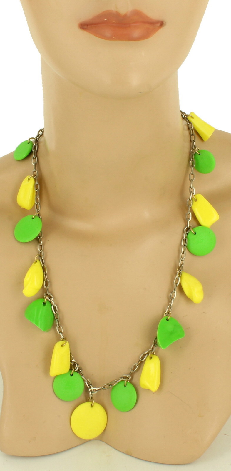 VINTAGE DISC LOZENGE CHARTREUSE YELLOW DROP DANGLE LUCITE NECKLACE 22.5″ NAPIER?