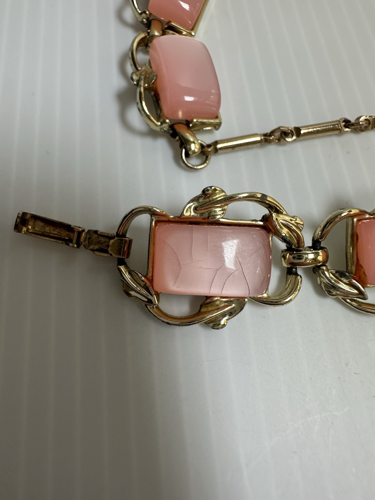 VTG 1950 SIGN CORO SET NECKLACE 17”BRACELET 7’ GOLD TONE THERMOSET PINK MOONGLOW