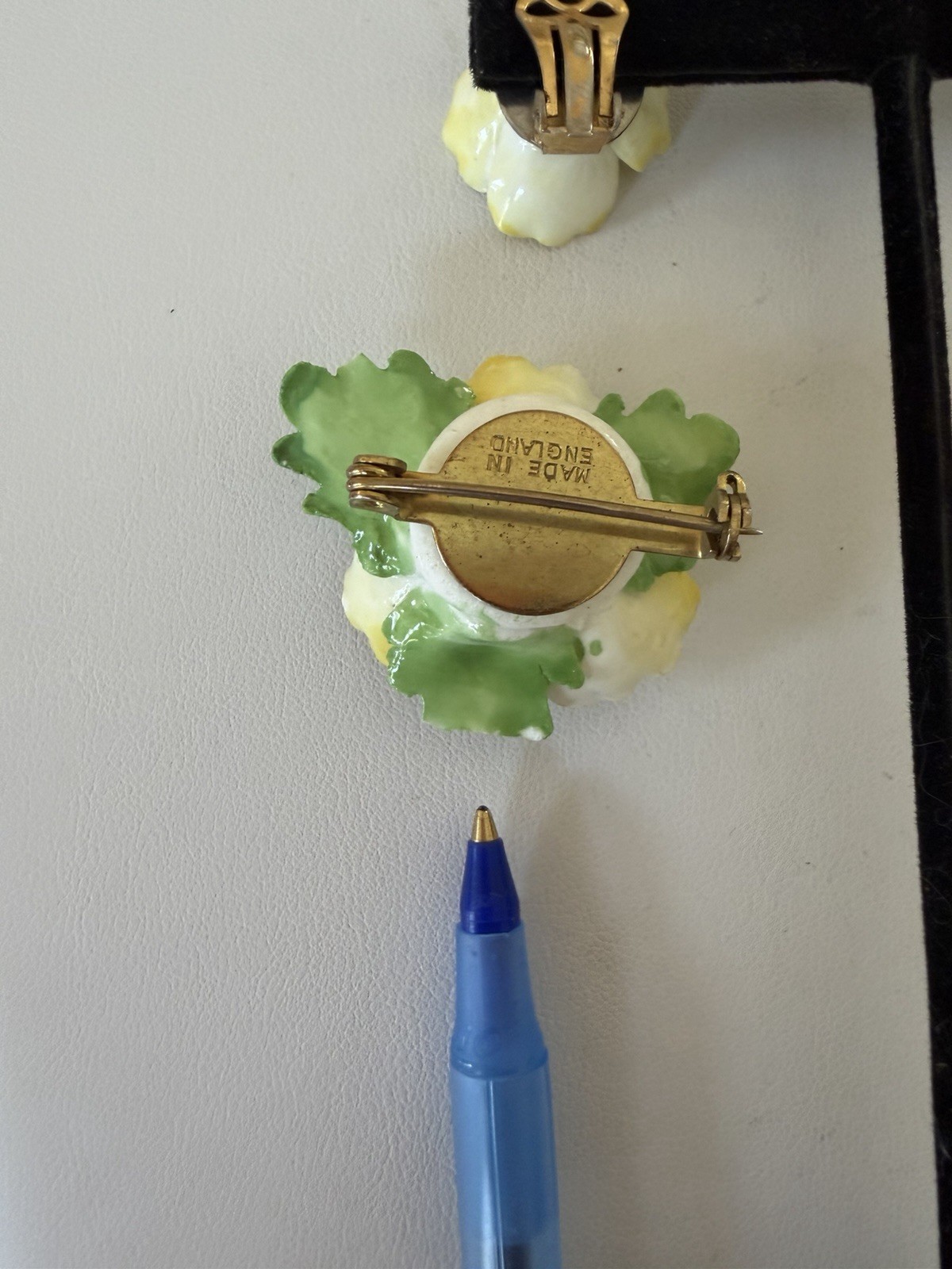 MADE IN ENGLAND FINE BONE CHINA DAFFODIL FLOWER PIN BROOCH Clip On EARRING SET