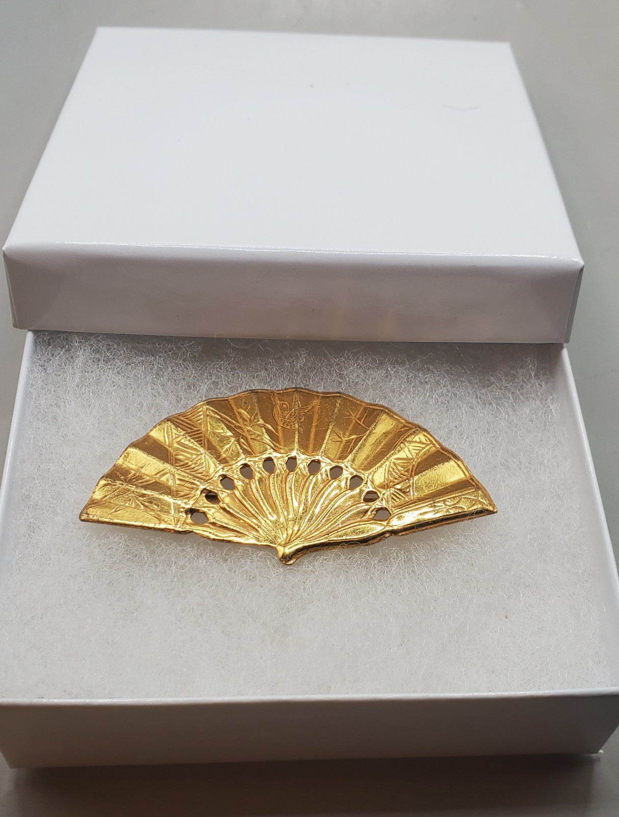 MIRIAM HASKELL Signed Vintage Gold Tone Fan Brooch 2.5″ + Gift Box