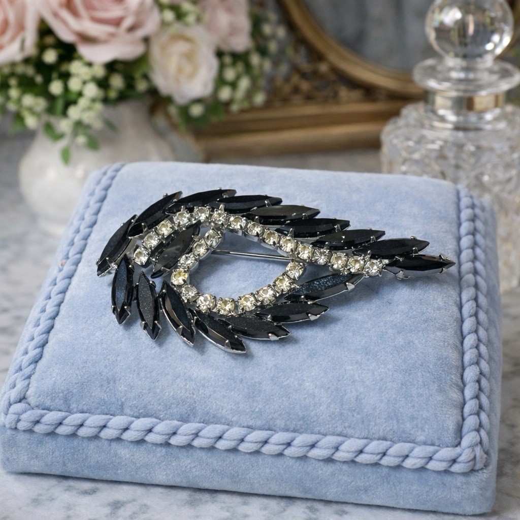 Vintage Black & Clear Rhinestone Leaf Brooch – Silver Tone – Rollover Clasp 2.5”
