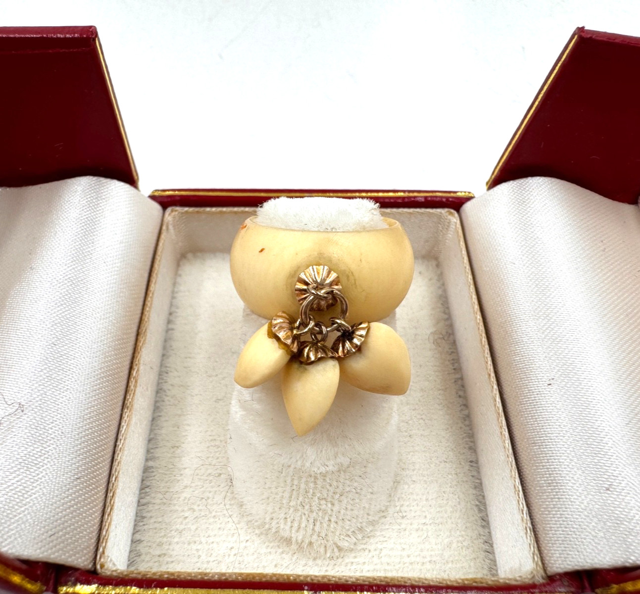 14K SOLID YELLOW GOLD ANTQ VICTORIAN CARVED GORGEOUS RING S5 LOVE UNITY 3 HEARTS