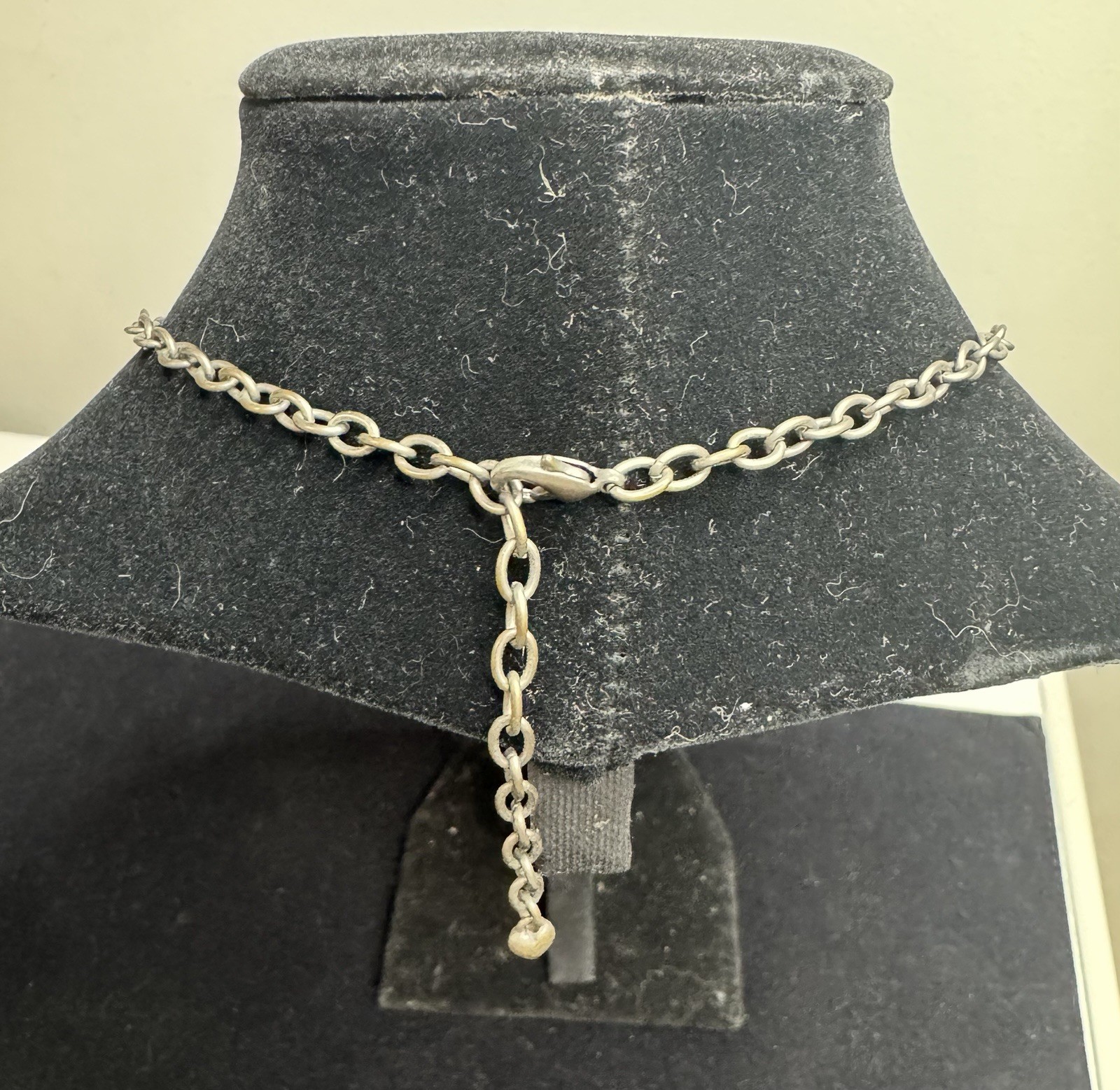 Vintage-style Necklace With Red Rhinestone Accents