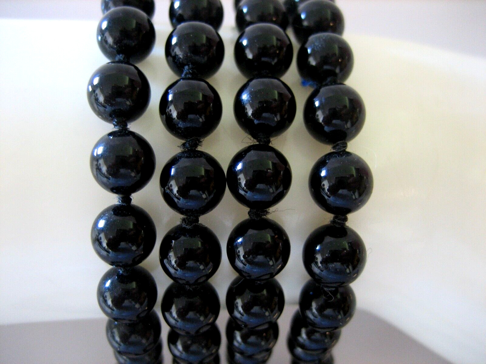 BLACK ONYX BEADED 14K YELLOW GOLD CLASP 32″ HAND KNOTTED NECKLACE