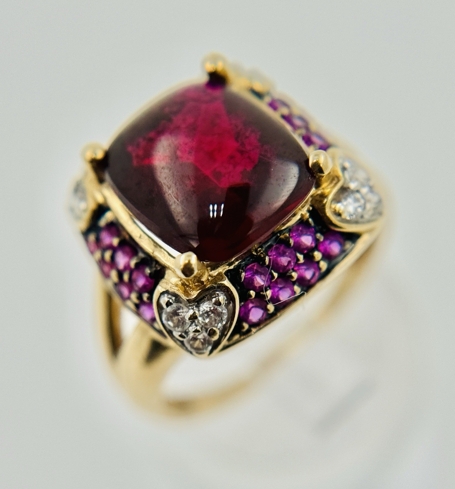 14K Gold gorgeous Garnet,Safire & Diamonds Ring MEDA size 6.25, 5g approximately