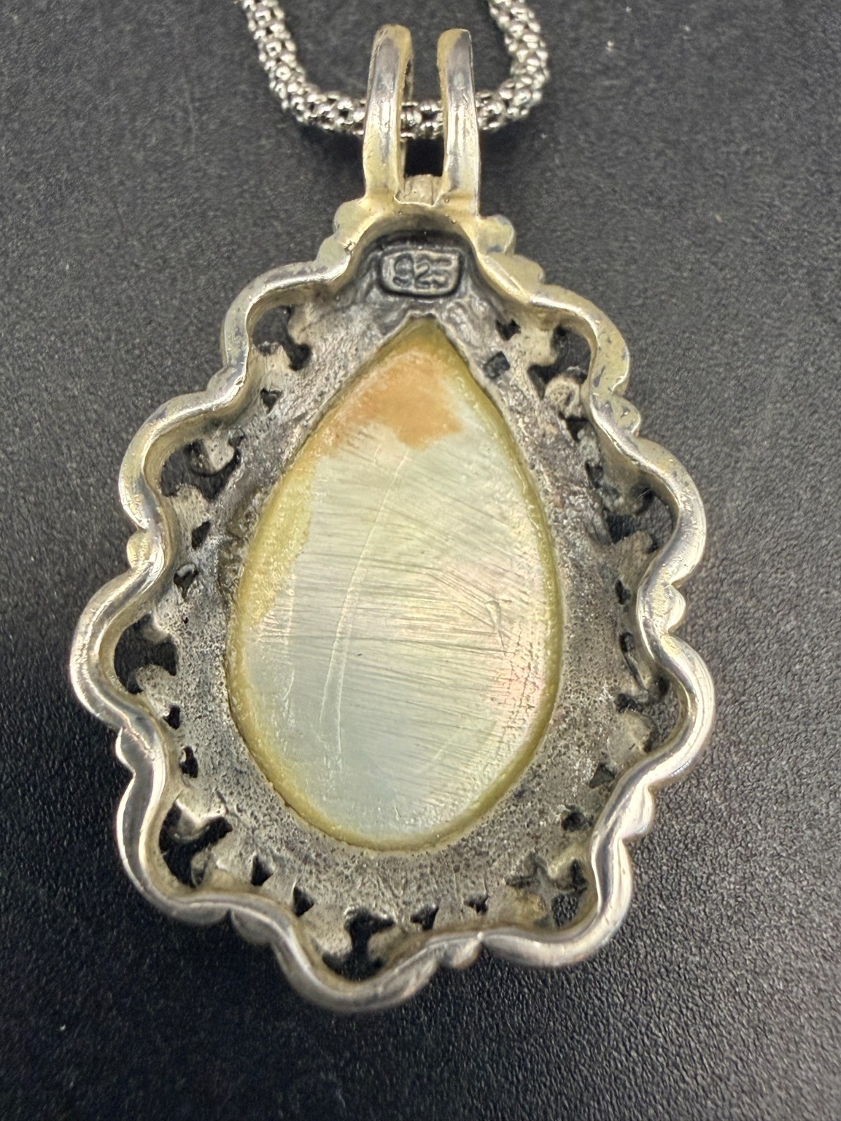 Vintage Mother‑of‑Pearl Pendant Necklace – Sterling Silver (925)
