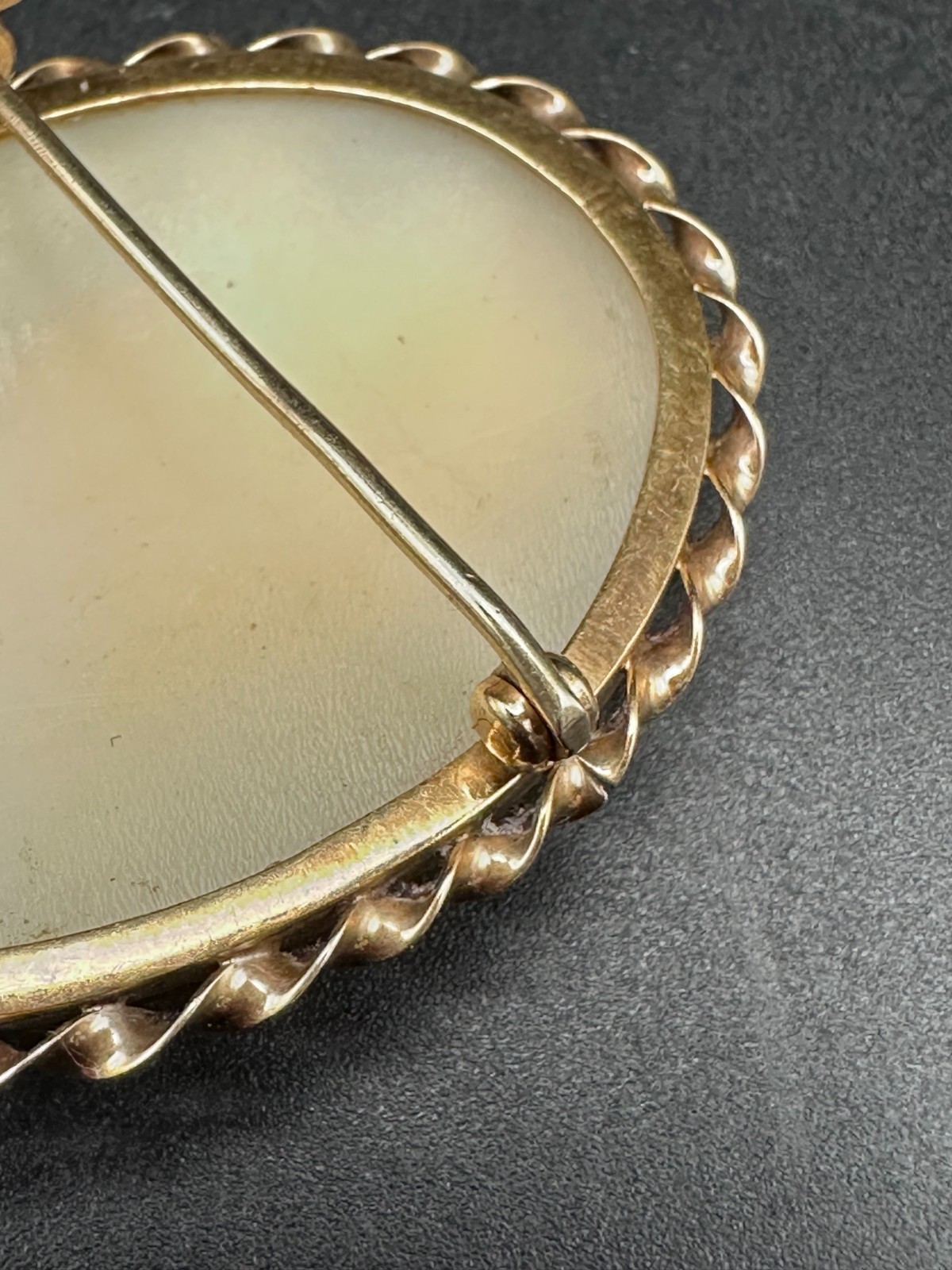 Antique 10K Gold Hand-Carved Shell Cameo Brooch – Classical Goddess
