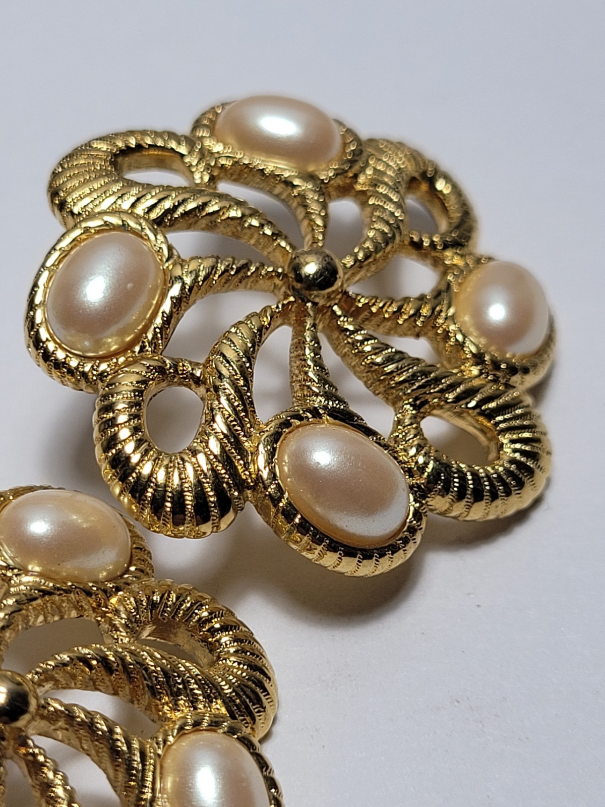 Vintage Yellow Gold-tone Faux Pearl Clip-On Earrings Fashion Costume Jewelry